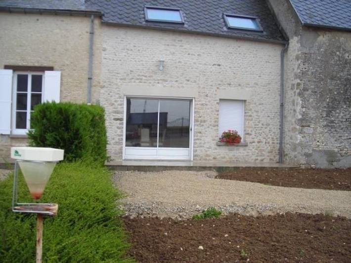 Charming Farmhouse Stay: Cozy 2-Bedroom Home with Terrace, Near Paris, Orléans & Chartres in Oinville-Saint-Liphard, Chartres region