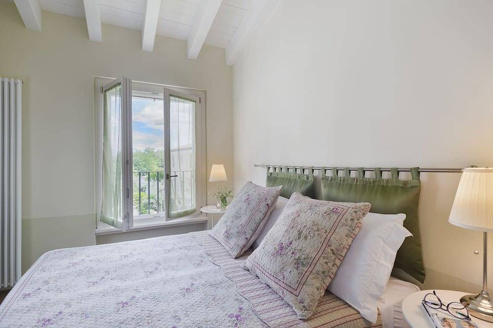 Ganze Wohnung, Unvergesslichen Urlaub altes Gebäude renoviert wenige Schritte vom See in Polpenazze del Garda, Gardasee-Berge