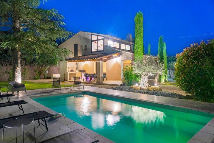 Villa per 8 persone, con Terrazza e Giardino nonché Piscina e Panorama a Lauris