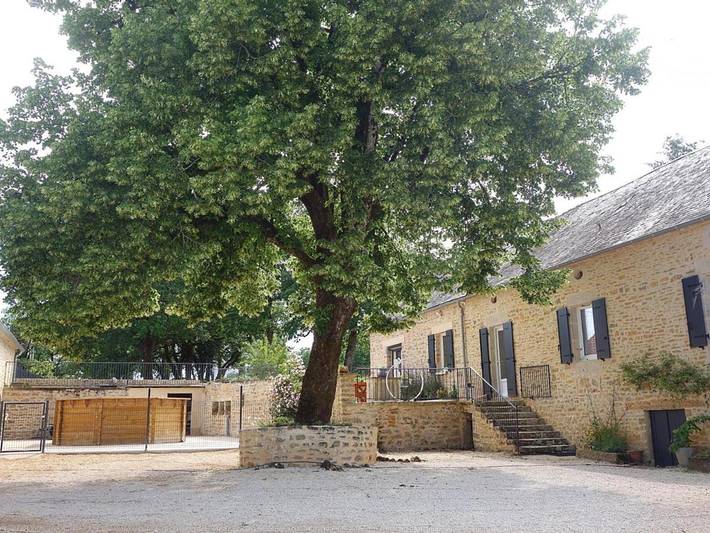 Location de vacances pour 8 personnes, avec piscine ainsi que jardin et terrasse à Chavagnac - 4