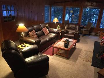 Log Cabin for 8 Guests in Government Camp, Mount Hood, Picture 3