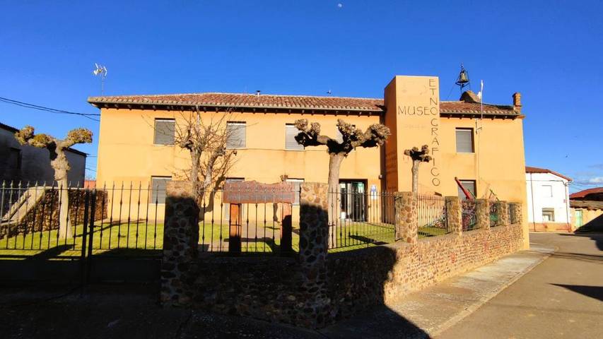 Casa rural para 6 personas, con Terraza además de Jardín y Vistas en Vegas del Condado - 2