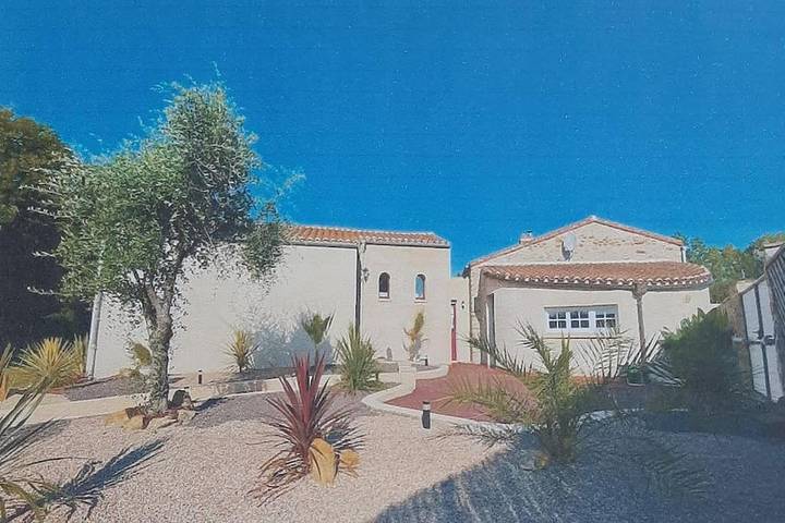 Location de vacances pour 4 personnes, avec jardin ainsi que piscine et terrasse à Legé