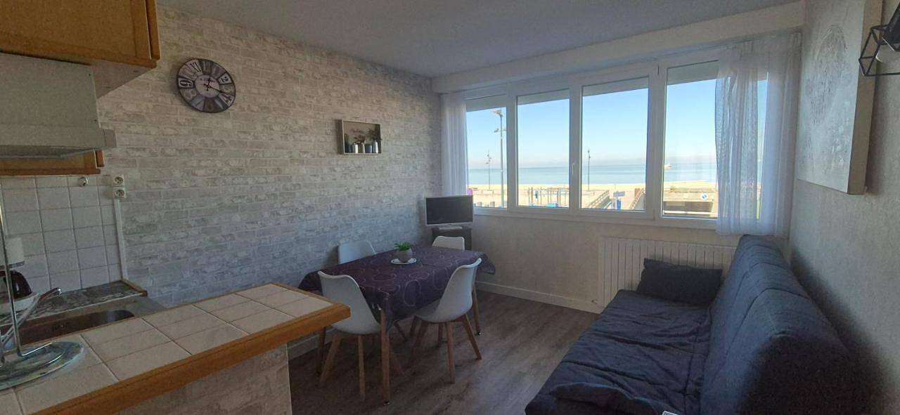 Appartement entier, Résidence du bord de mer Plusieurs appartements avec vue mer garantie in Le Tréport, Région de Dieppe