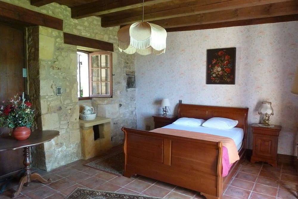 Maison de campagne spacieuse, idéale pour des vacances en famille in Saint-Avit-Sénieur, Périgord Pourpre