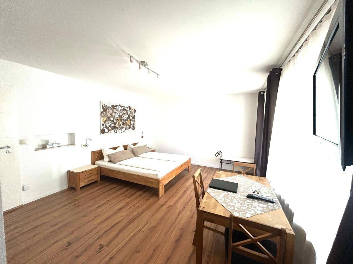 Gästehaus Sommertal, eigener Parkplatz, Pool, 800m zum Bodensee in Meersburg, Region Bodensee-Oberschwaben