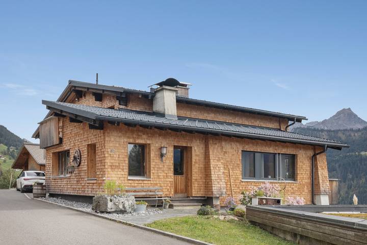 Apartment 'Hus Obergrecht' with Mountain View, Balcony and Wi-Fi