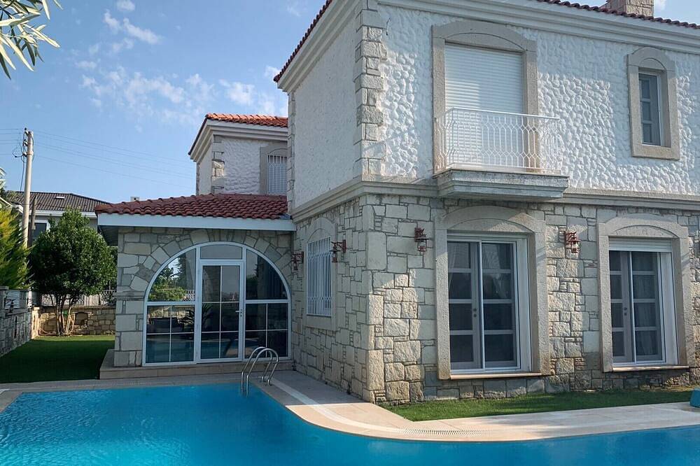 Vacation villa in Cesme, Turkey with private pool and 150 mt to the beach. in Cesme, Izmir Province