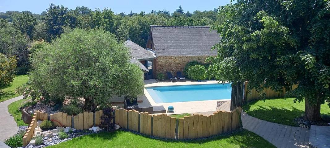 Gîte pour 4 personnes, avec piscine ainsi que sauna et jardin à Grez-Neuville