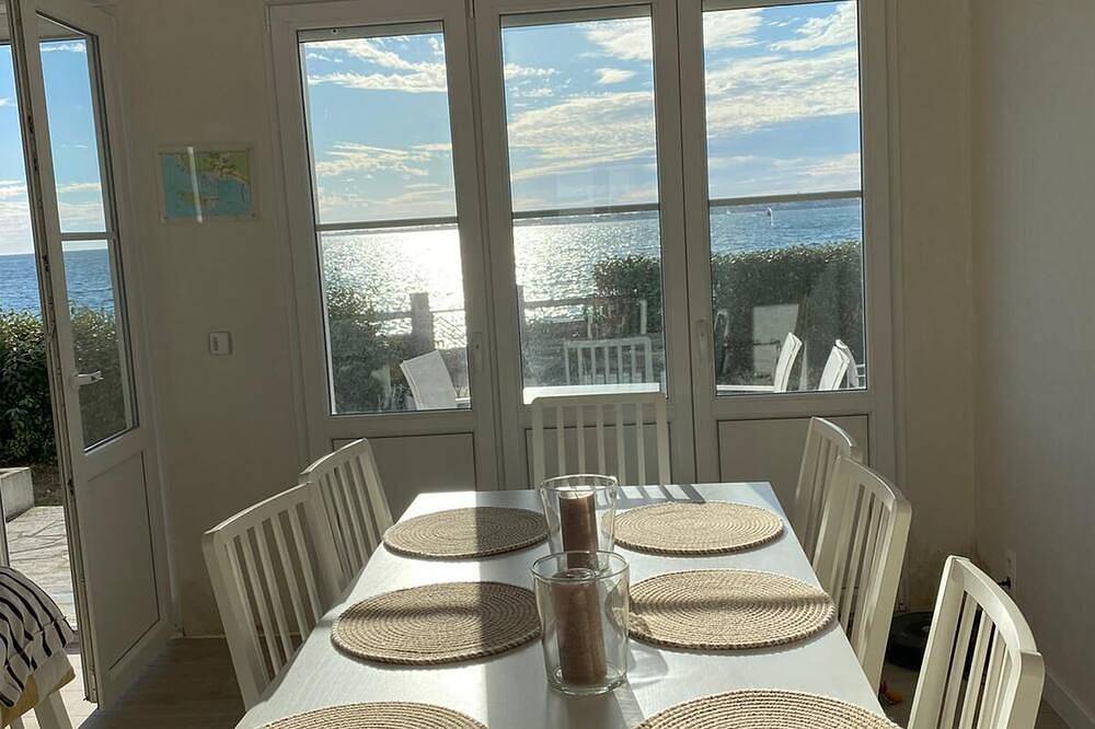 Pieds dans l'eau house in Gâvres, Côte des Mégalithes