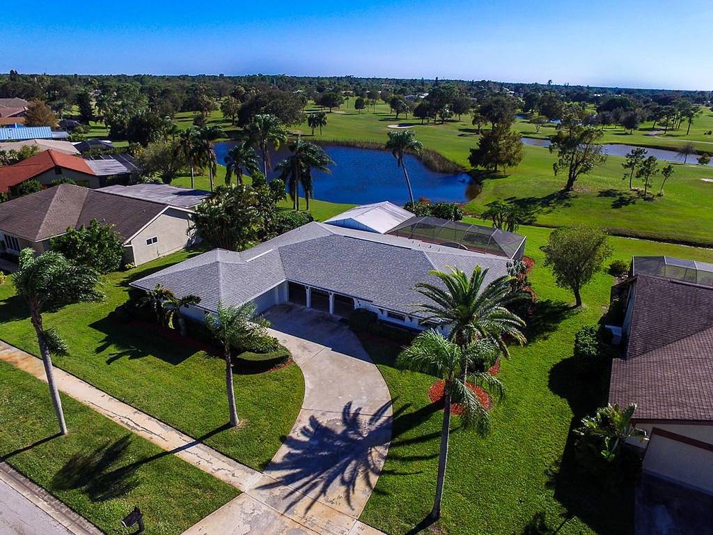 Luftiges Haus mit beheiztem Wasserfallpool und Blick auf den Golfplatz, nur wenige Minuten vom Strand entfernt in Port St. Lucie, St. Lucie County