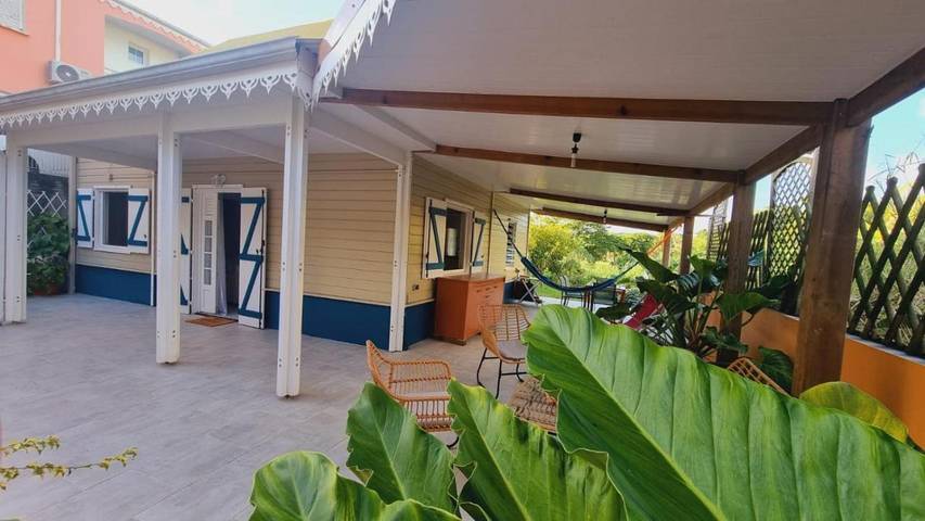 Location de vacances pour 4 personnes, avec jardin et vue, animaux acceptés à Saint-Esprit (homonymie)