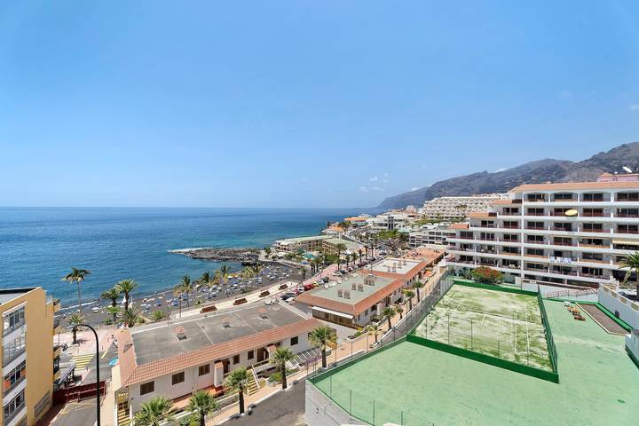 Appartamento intero, Appartamento 'Bonito Arenas Negras' con vista mare, balcone, piscina condivisa e Wi-Fi in Playa Neptuno (Santiago del Teide), Santiago del Teide