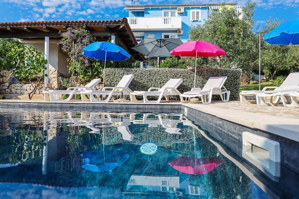 Ganze Wohnung, 1-Zimmer-Ferienwohnung mit Terrasse und Meerblick Kozino, Zadar A-25190-c in Strand Kožino, Zadar (Kommun)