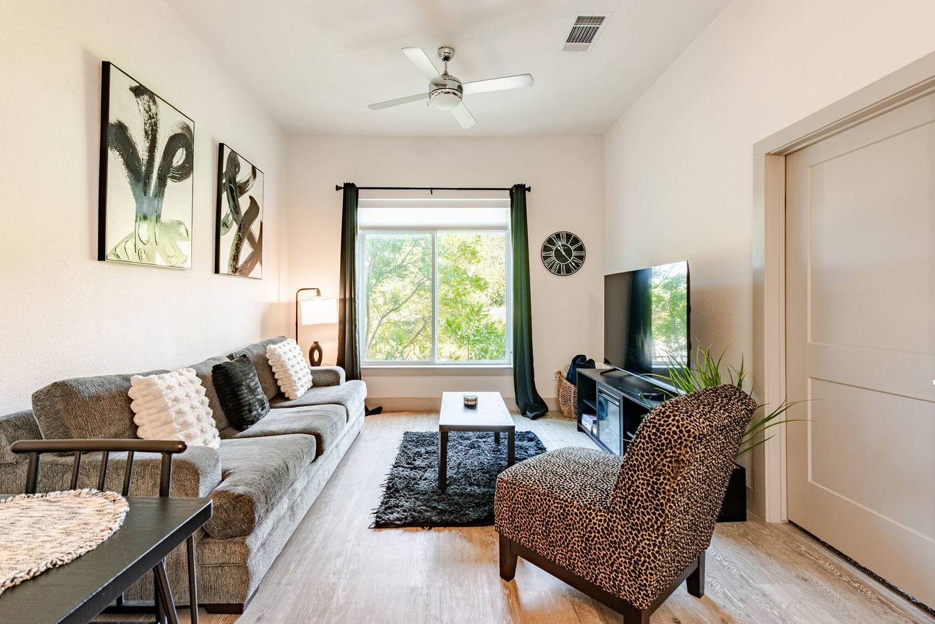 Apartamento entero, Riverwalk Oasis: piscina, estacionamiento gratuito y vistas in San Antonio, Condado de Bexar