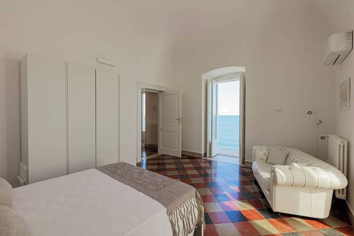 Ganze Wohnung, [Antica Dimora Sul Mare] -Blu - Luxury Apartment With Sea View - Molfetta in Molfetta, Bari Provinz