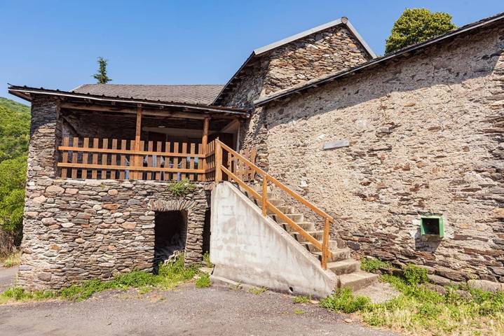 Location de vacances pour 6 personnes, avec terrasse à Sainte-Croix-Vallée-Française