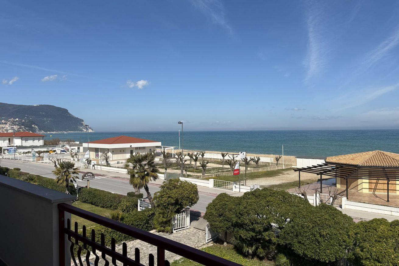 Entire apartment, M001 - Marcelli, three-room apartment with sea view in Marcelli, Riviera del Conero