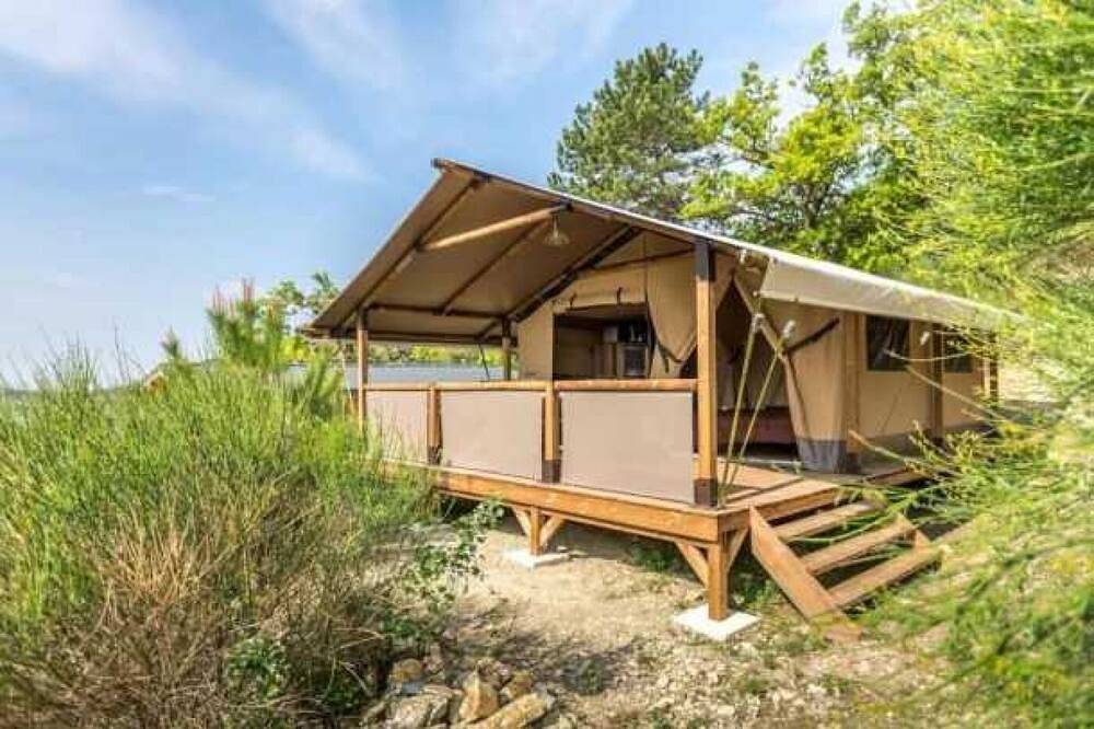 Camping pour 5 Personnes dans Roquebrune-sur-Argens, Région de Draguignan