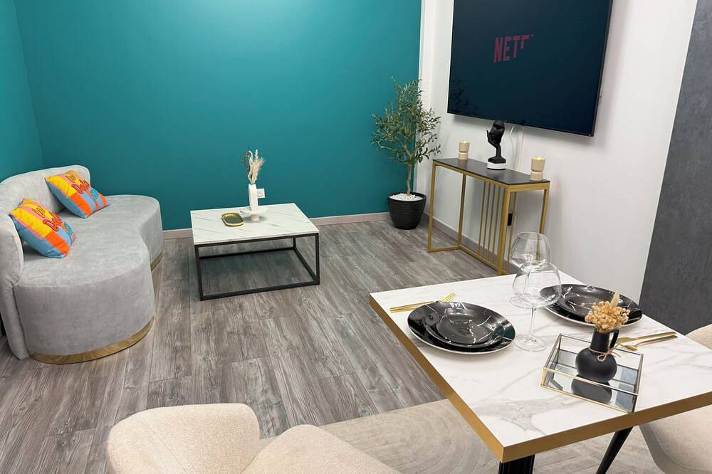 Entire apartment, La Suite Genève Gaillard-Jaccuzi in Gaillard, Saint-Julien-en-Genevois region