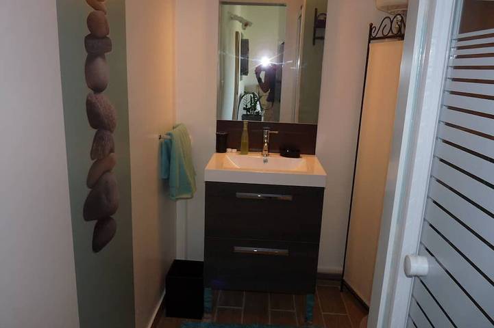 Gîte pour 2 personnes, avec terrasse ainsi que jardin et piscine à Bouillargues - 3