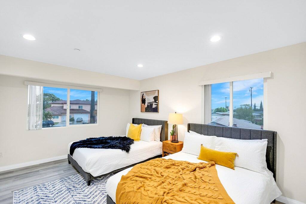 5Br 4.5Ba! Sleeps 18! Games! Little Saigon! Close To Disney & Oc Beaches in Westminster, Orange County