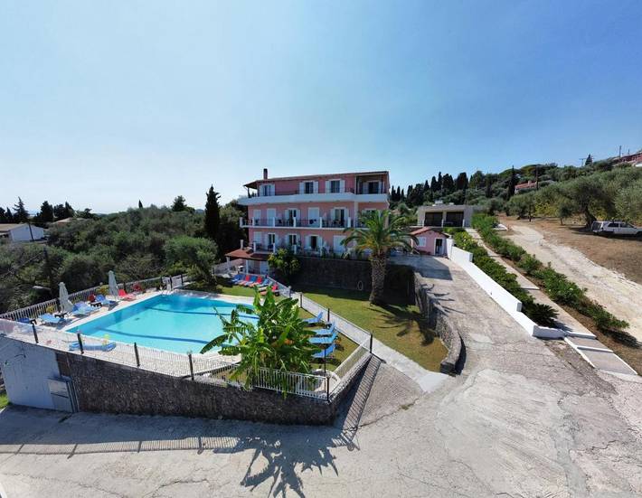 Appartement de vacances pour 4 personnes, avec jardin ainsi que vue et piscine