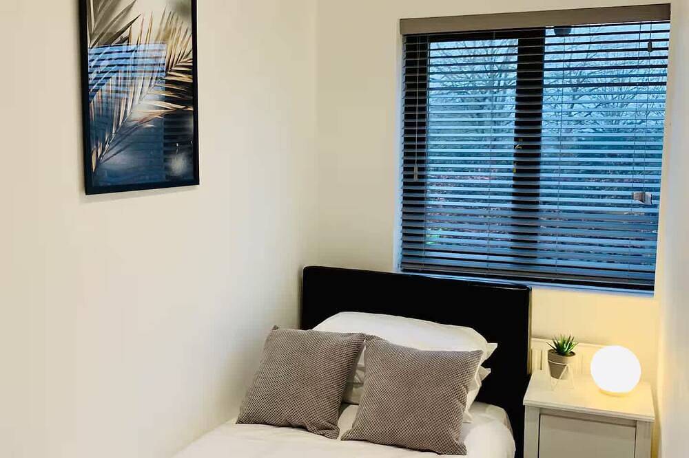 Comfortable 3Br Stay w/ Parking | Taunton in Taunton, Somerset