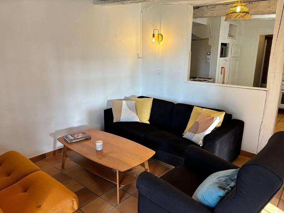 Four-Bedroom House in Caylus, Tarn-et-Garonne