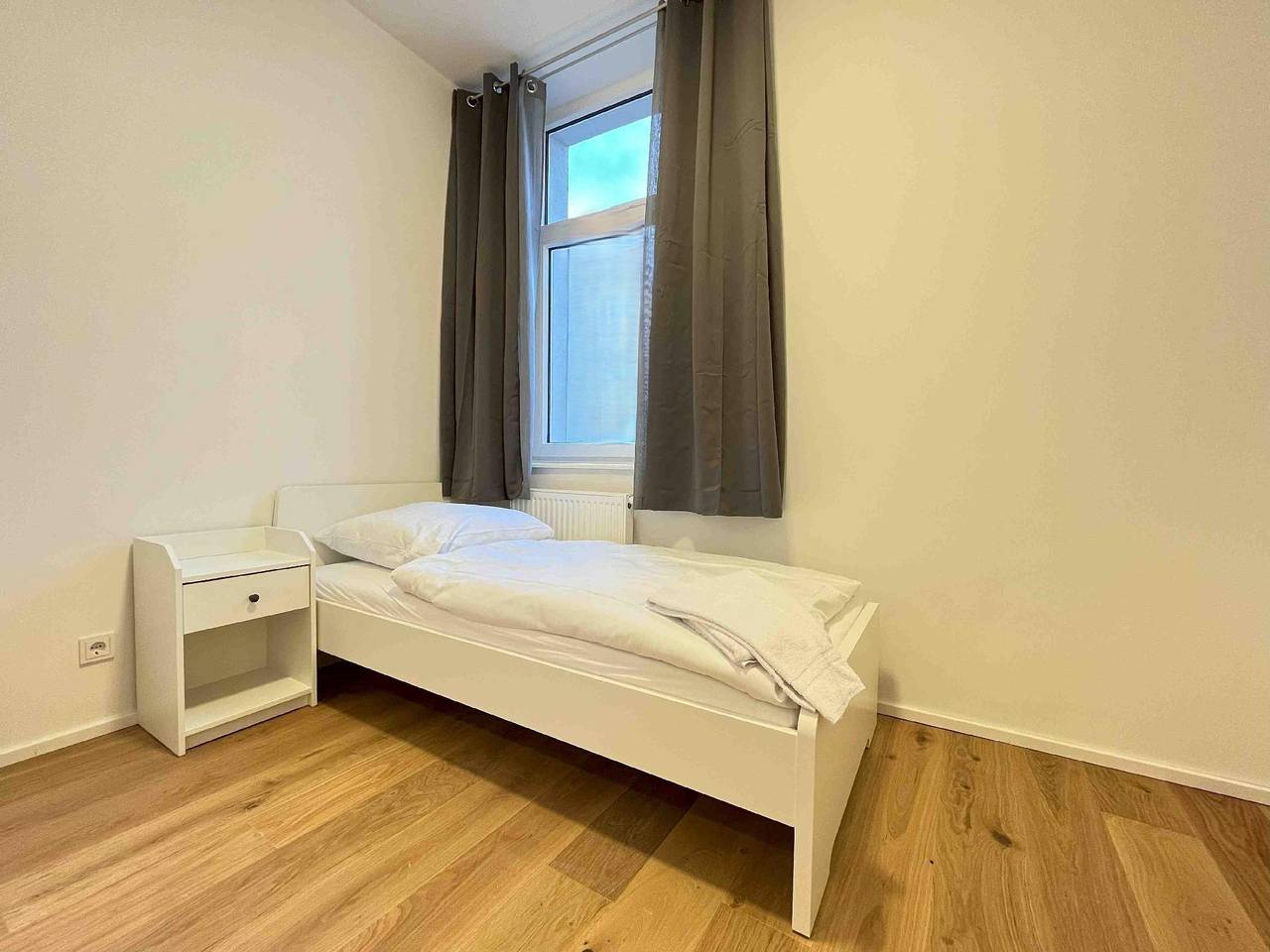 Ganze Ferienwohnung, Am1O56 Übergangswohnung mit Balkon in Amberg, Ostbayern