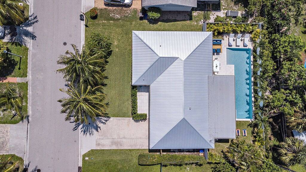 Luxury retreat w/pool & game room in West Palm Beach, Palm Beach County