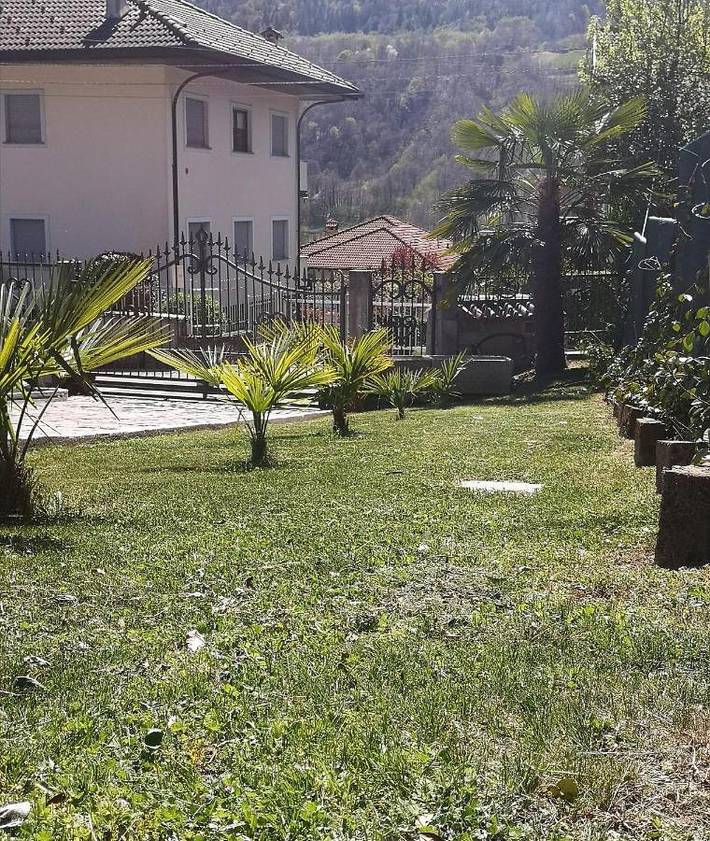 Location de vacances pour 3 personnes, avec terrasse ainsi que vue et piscine, animaux acceptés à Taceno - 2