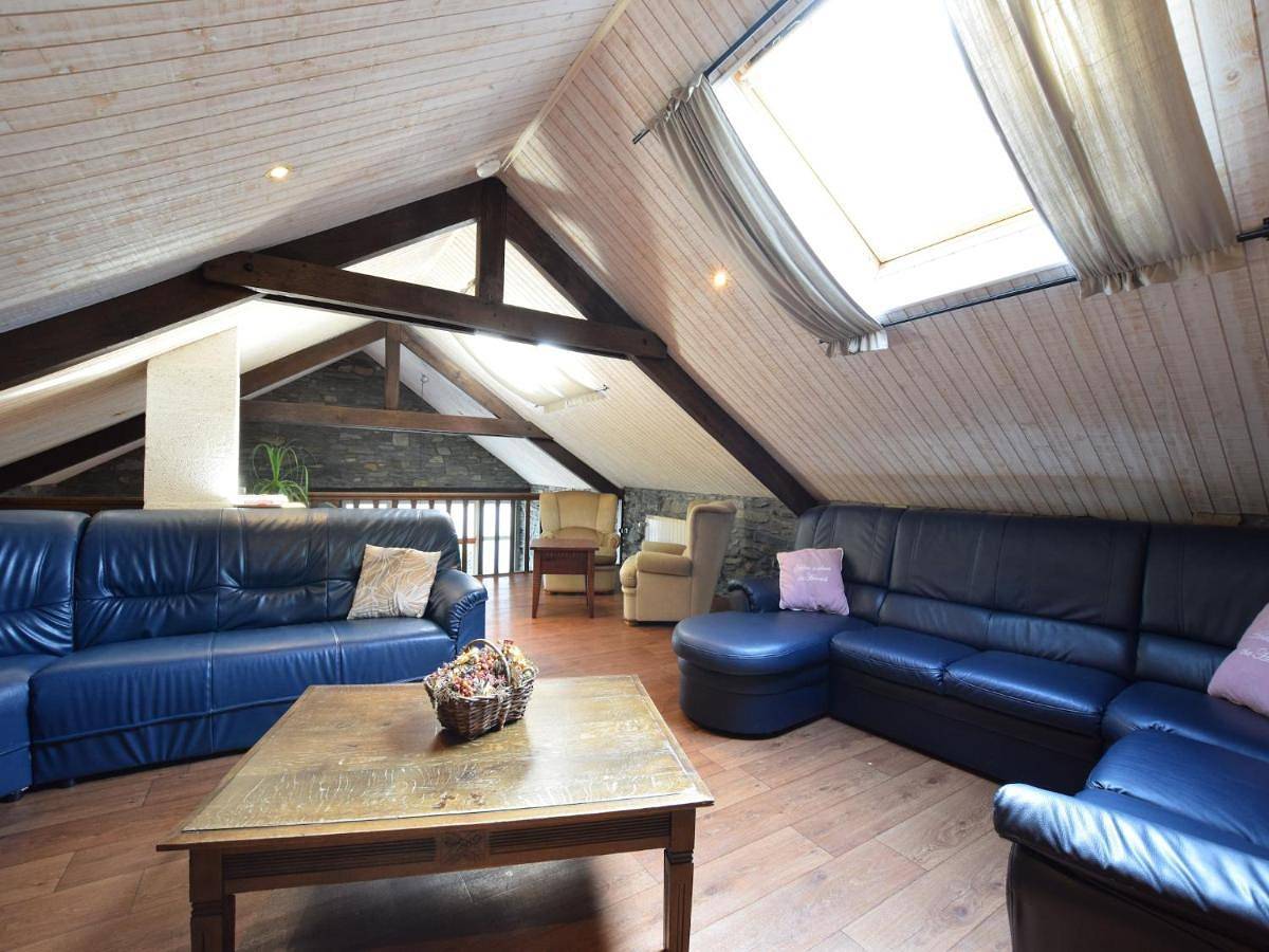 Six-Bedroom Holiday Home in Bastogne, Parc naturel Haute-Sûre Forêt d'Anlier