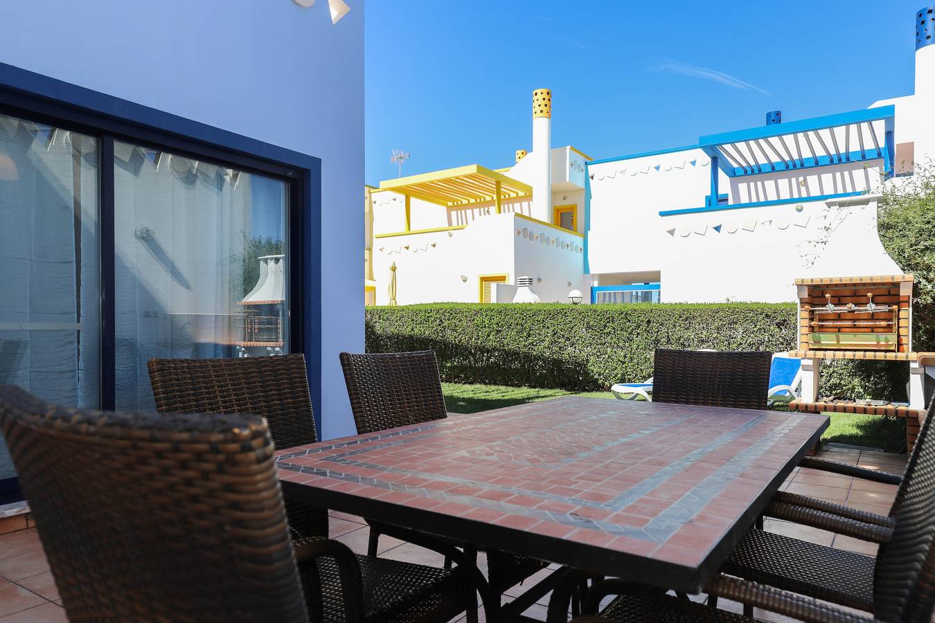 Apartamento de férias inteiro, Moradia em condomínio com piscina a 650m da praia by Algarvemanta (51V3) in Manta Rota, Ria Formosa