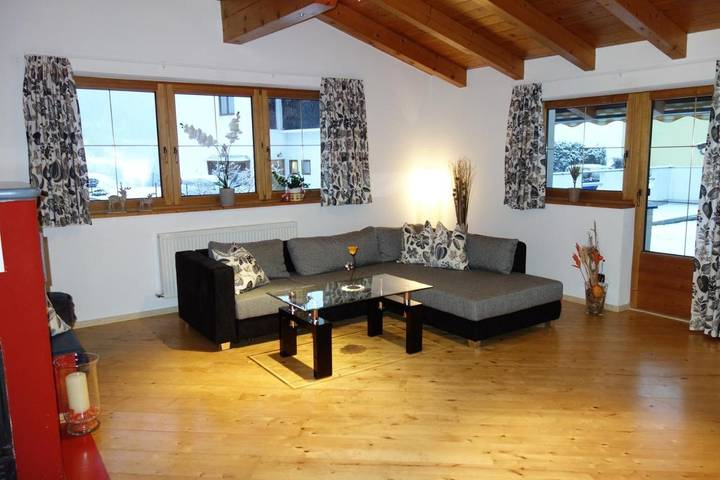Ferienwohnung für 7 Personen, mit Terrasse und Garten sowie Ausblick in Trins
