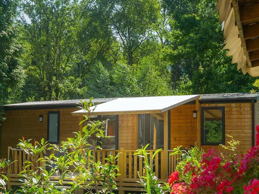 Flower Camping Les Iles - Mobilhome 4 personnes - Standard 27m² - 2 chambres + Tv + Terrasse in Passy, Pays du Mont-Blanc