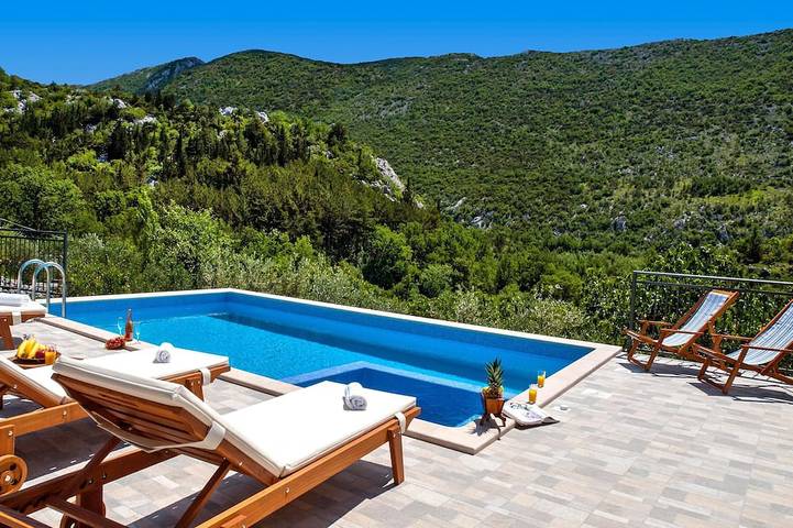 Ferienhaus für 7 Personen, mit Balkon und Whirlpool sowie Garten