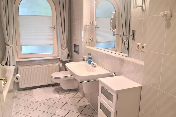 Ganze Wohnung, Exklusiv mit separatem Eingang in Detmold-Hiddesen in Detmold, Kreis Lippe