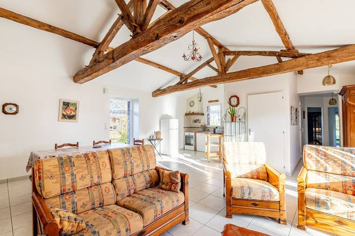 Maison 'La Clé Des Champs' avec terrasse privée, jardin privé et Wi-Fi in Saint-Julien-des-Landes, Vallée de la Loire