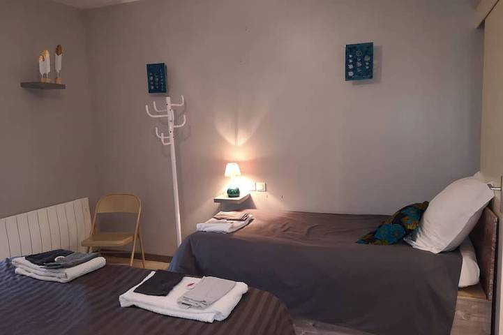 Agathe, Häuschen mit Blättern beschriftet Tourismus und Handicap in Belleville-en-Beaujolais, Villefranche-sur-Saône und Umgebung