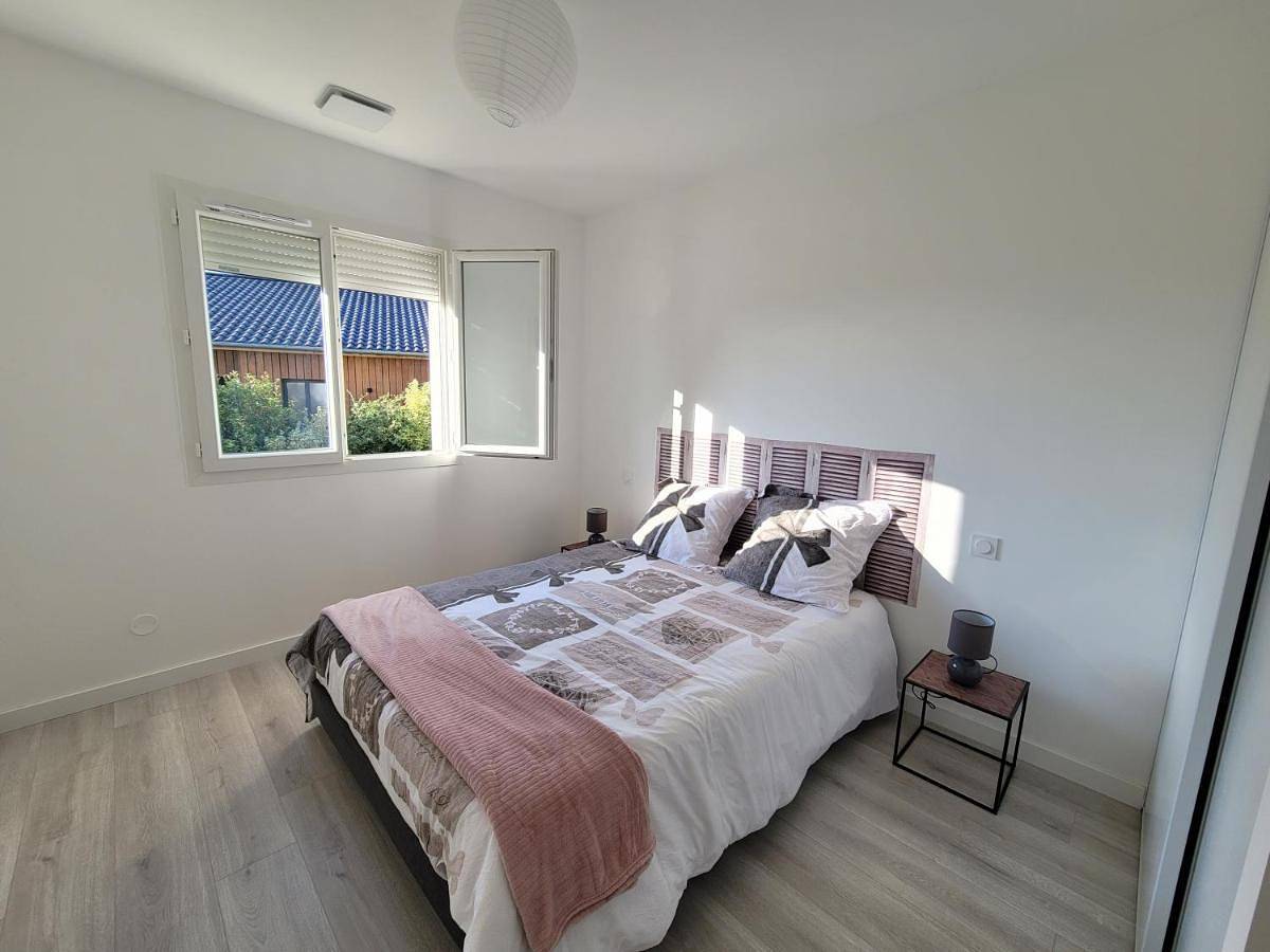 Three-Bedroom House in Carlus, Région d'Albi