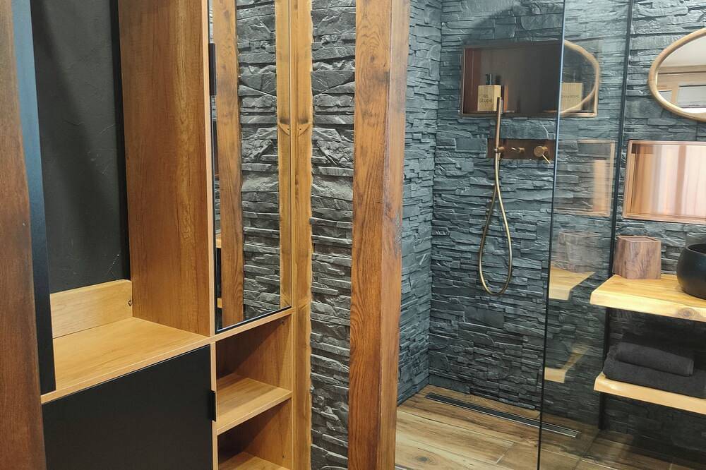 Apartamento entero, Modern, fully-equipped apartment in town center, located between lakes and mountains in Oyonnax, Nantua