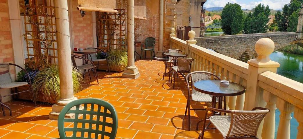 Hostal para 2 personas, con Balcón además de Terraza y Vistas en Valderrobres