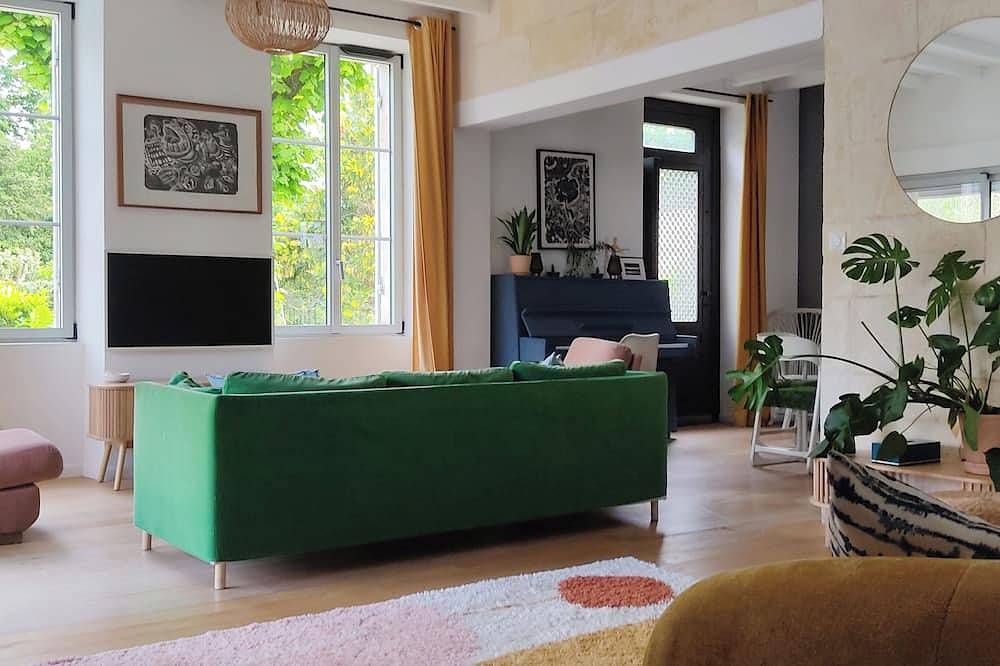 Maison Familiale Climatisee, Piscine Chauffée Sécurisée aux Portes de Bordeaux in Blanquefort, Región de Burdeos