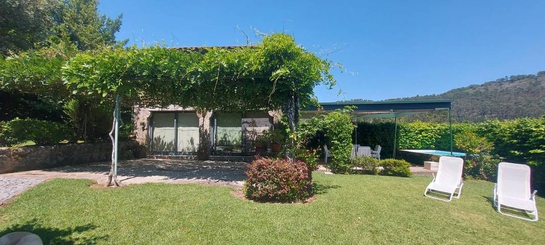 Location de vacances pour 2 personnes, avec Terrasse et Jardin ainsi que Piscine et Vue dans Briteiros - 4