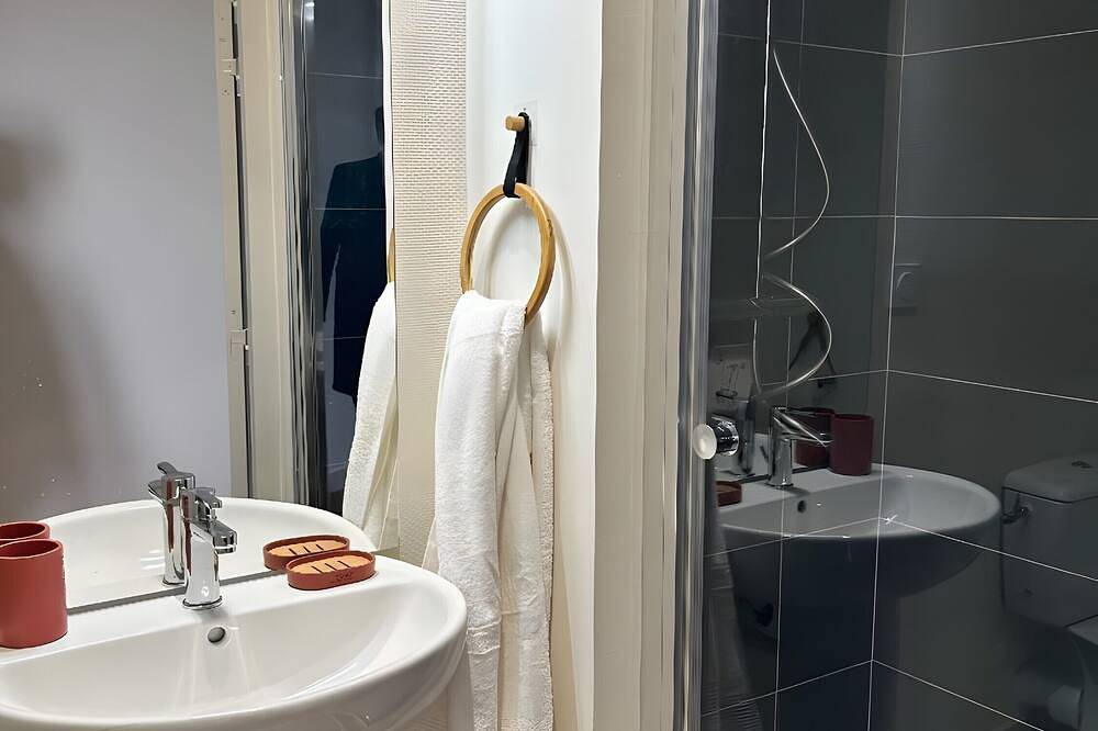 Habitación «Chambre 6» con terraza compartida, jardín común y Wi-Fi in Vic-en-Bigorre, Altos Pirineos