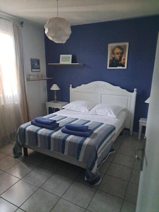 Chambre d’hôte pour 2 personnes, avec Terrasse et Jardin ainsi que Piscine et Vue à Orange