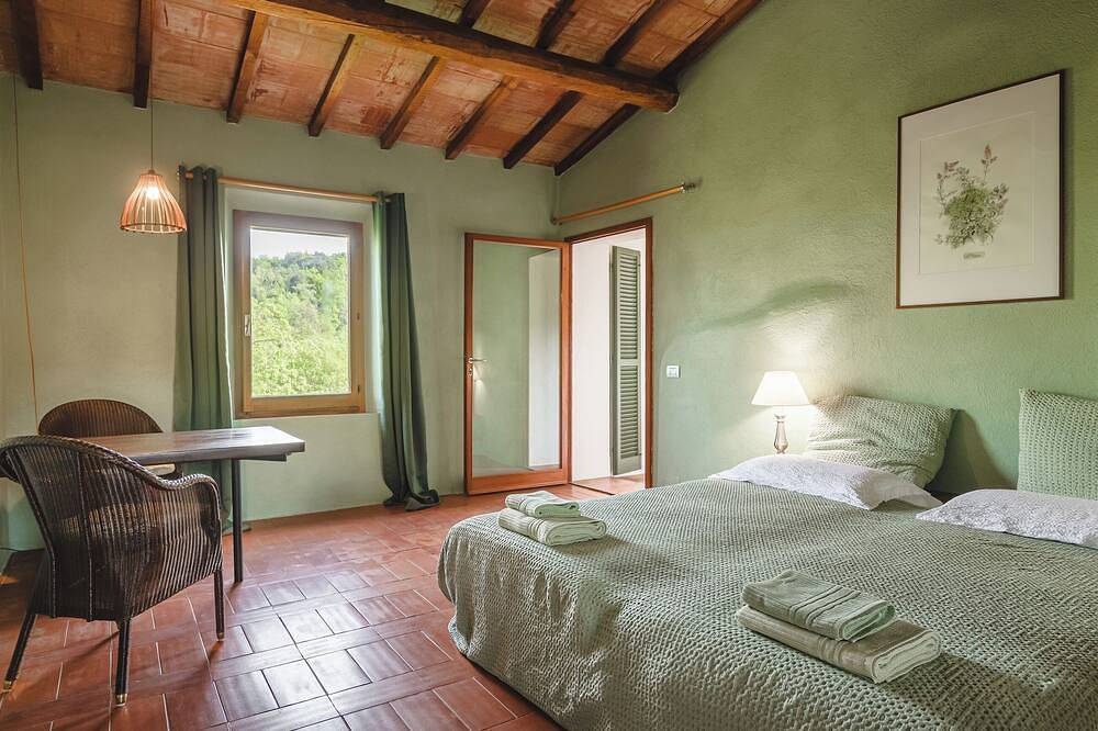 Podere Mencoini Spacious Tuscan Villa with Private Pool & Olive Grove near Siena in Sinalunga, Siena Provinz