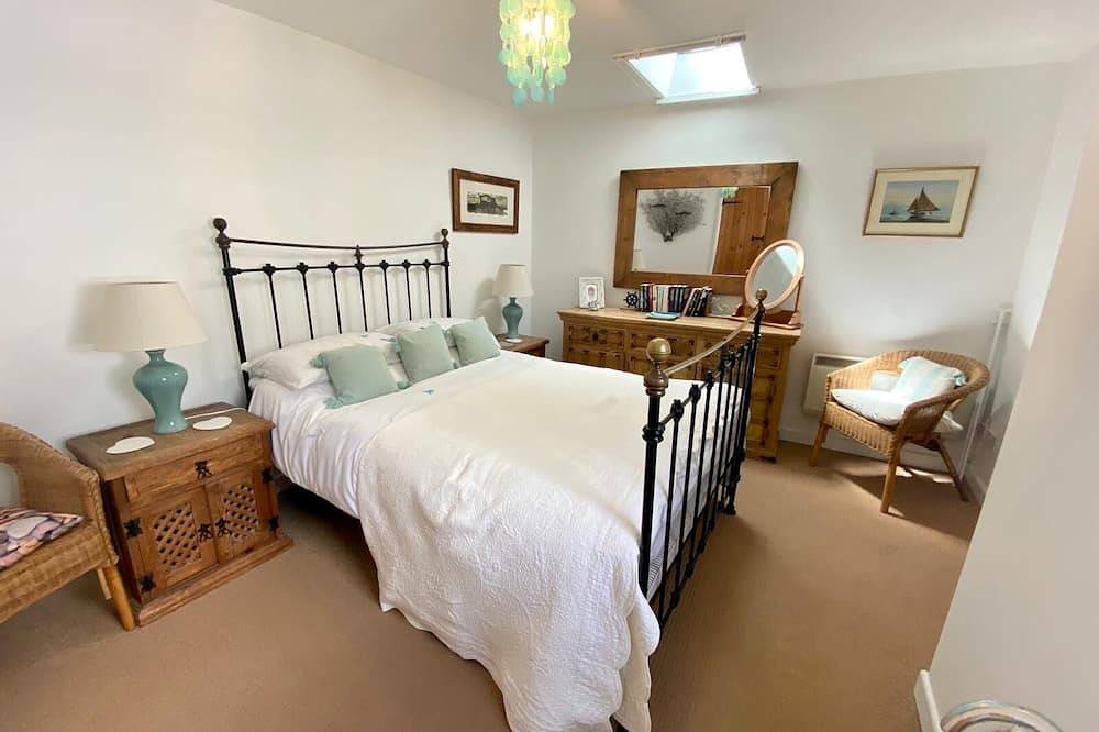 Cosy Character Cottage With Sea View In Mousehole in Mousehole, Cornwall