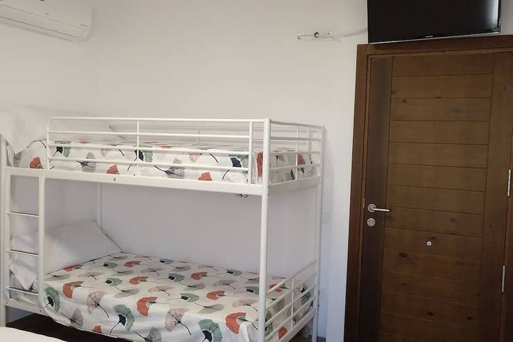 Gîte pour 20 personnes, avec terrasse à Amposta - 4